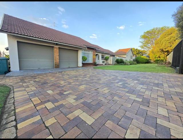 4 BEDROOM HOUSE FOR SALE IN BRACKENHURST